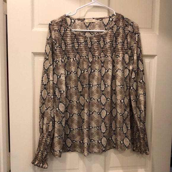 Printed blouse with smocking at wrist and across the front at neckline. - Picture 4 of 4